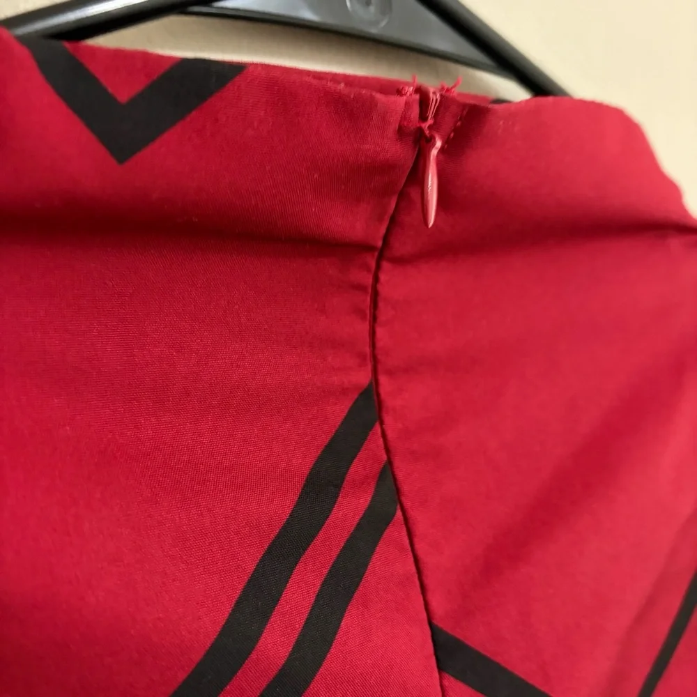 SHEIN Red and Black Geometric Blouse Womens Large Like New - Picture 5 of 7